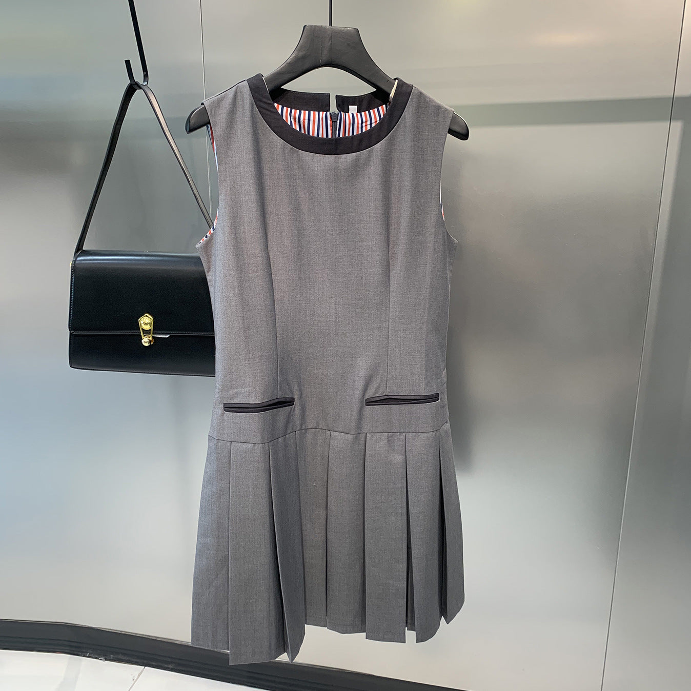 V-neck knitted cardigan(复制) THOM TREND