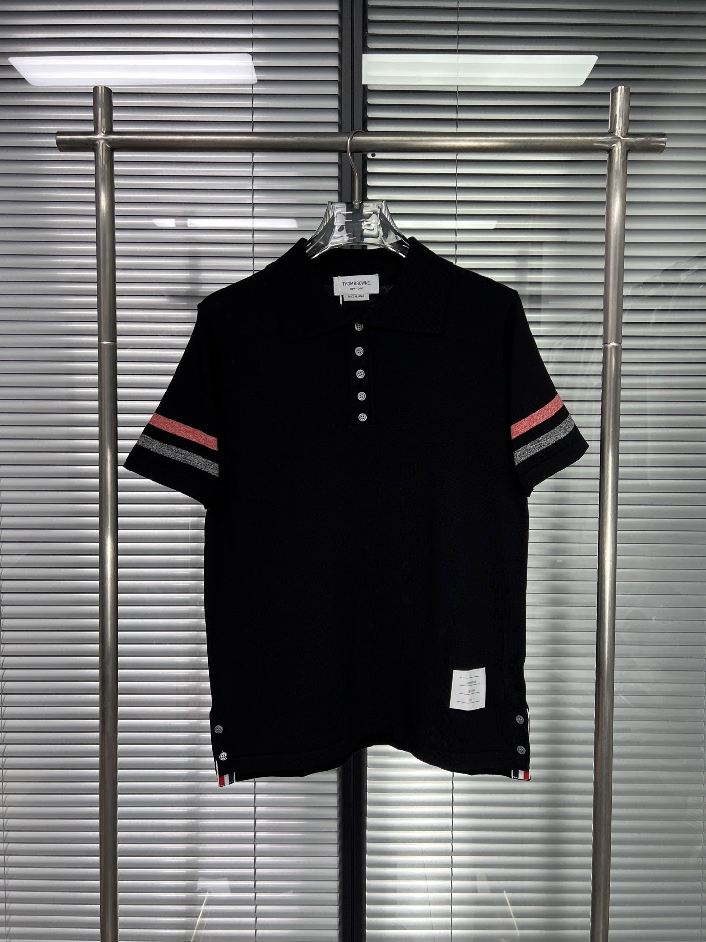 Puppy V-neck short sleeves(副本) THOM TREND