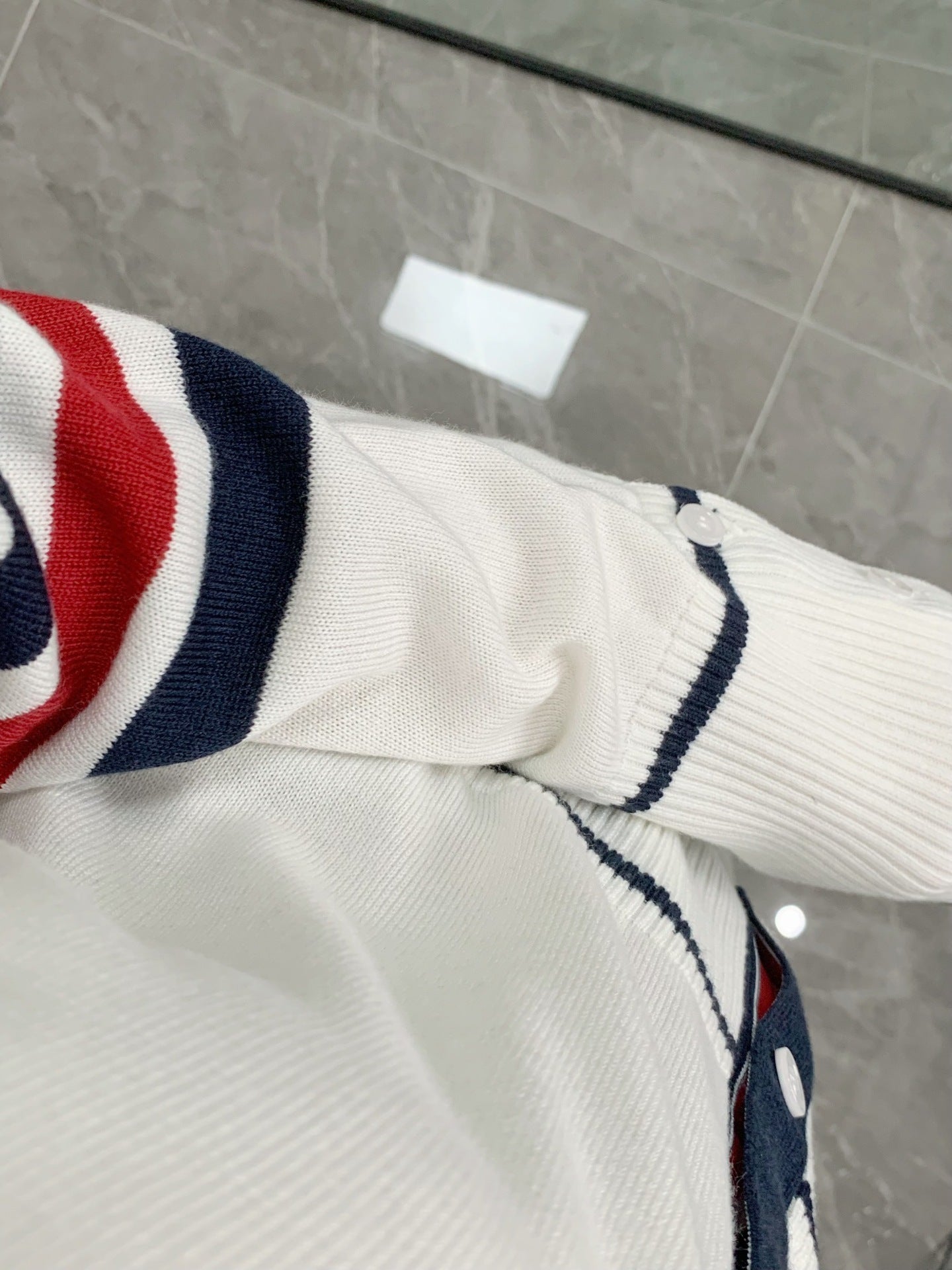 Striped V-neck long sleeves(副本) THOM TREND