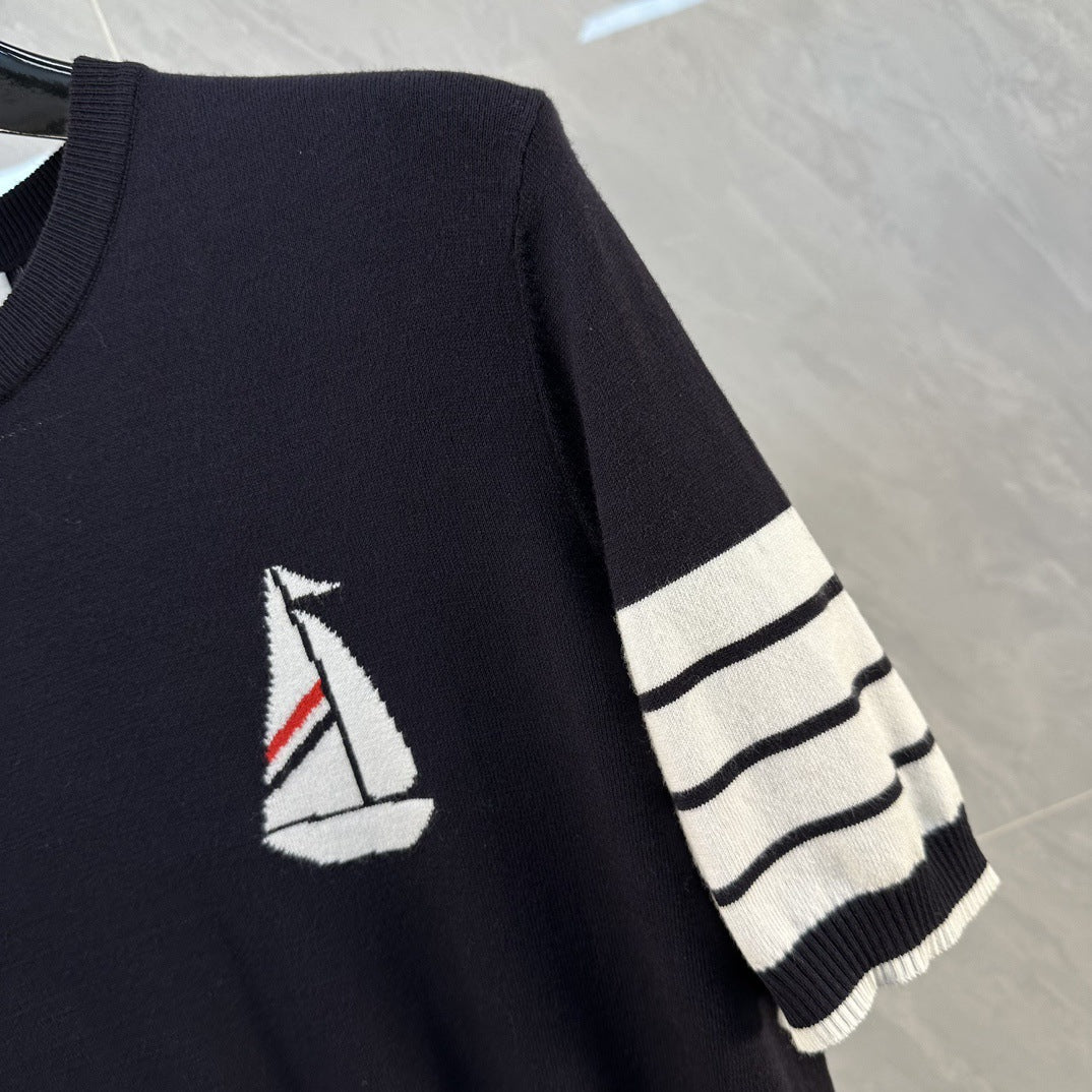 Short-sleeved T-shirt pleated skirt suit(副本) THOM TREND
