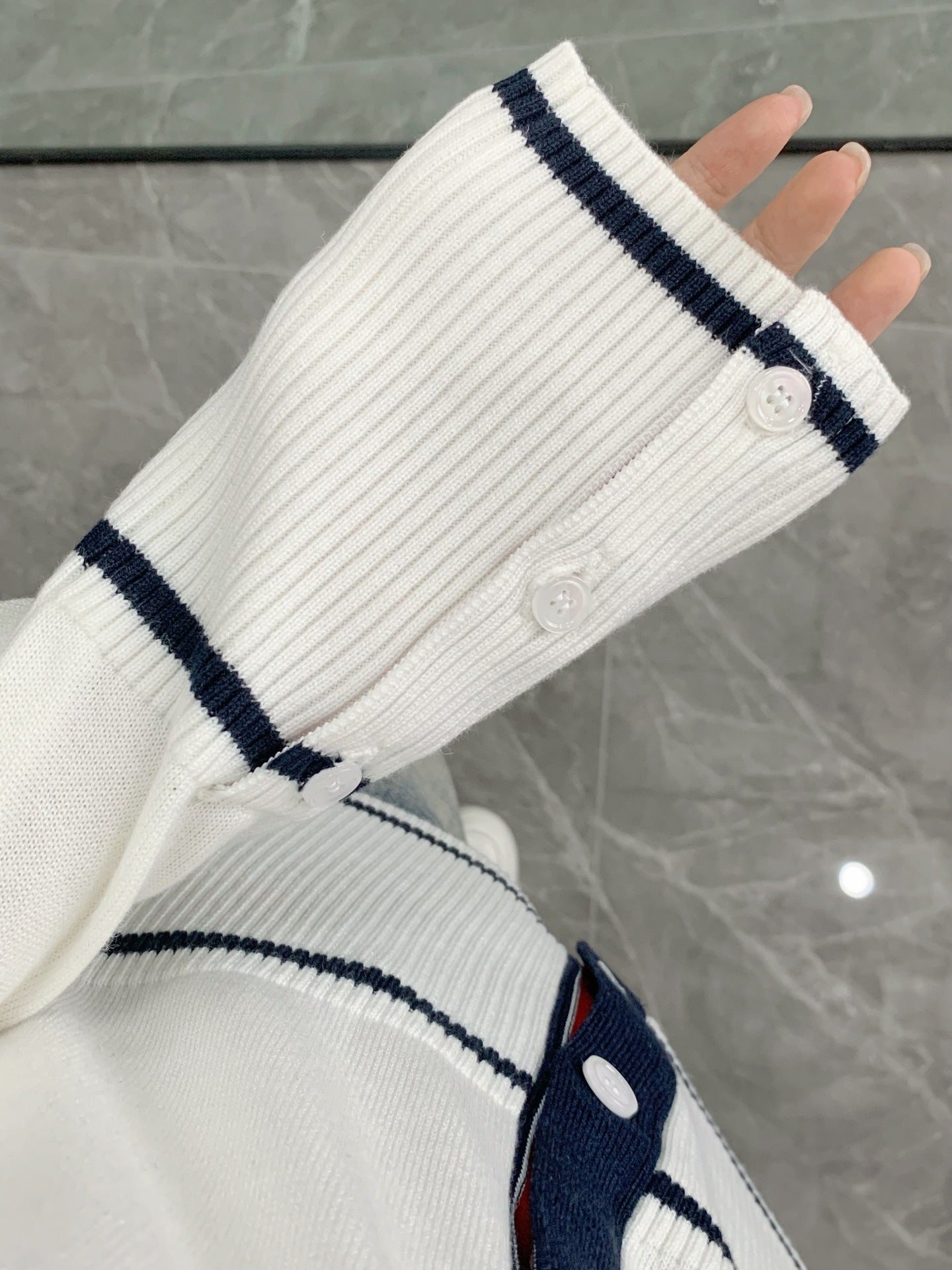 Striped V-neck long sleeves(副本) THOM TREND