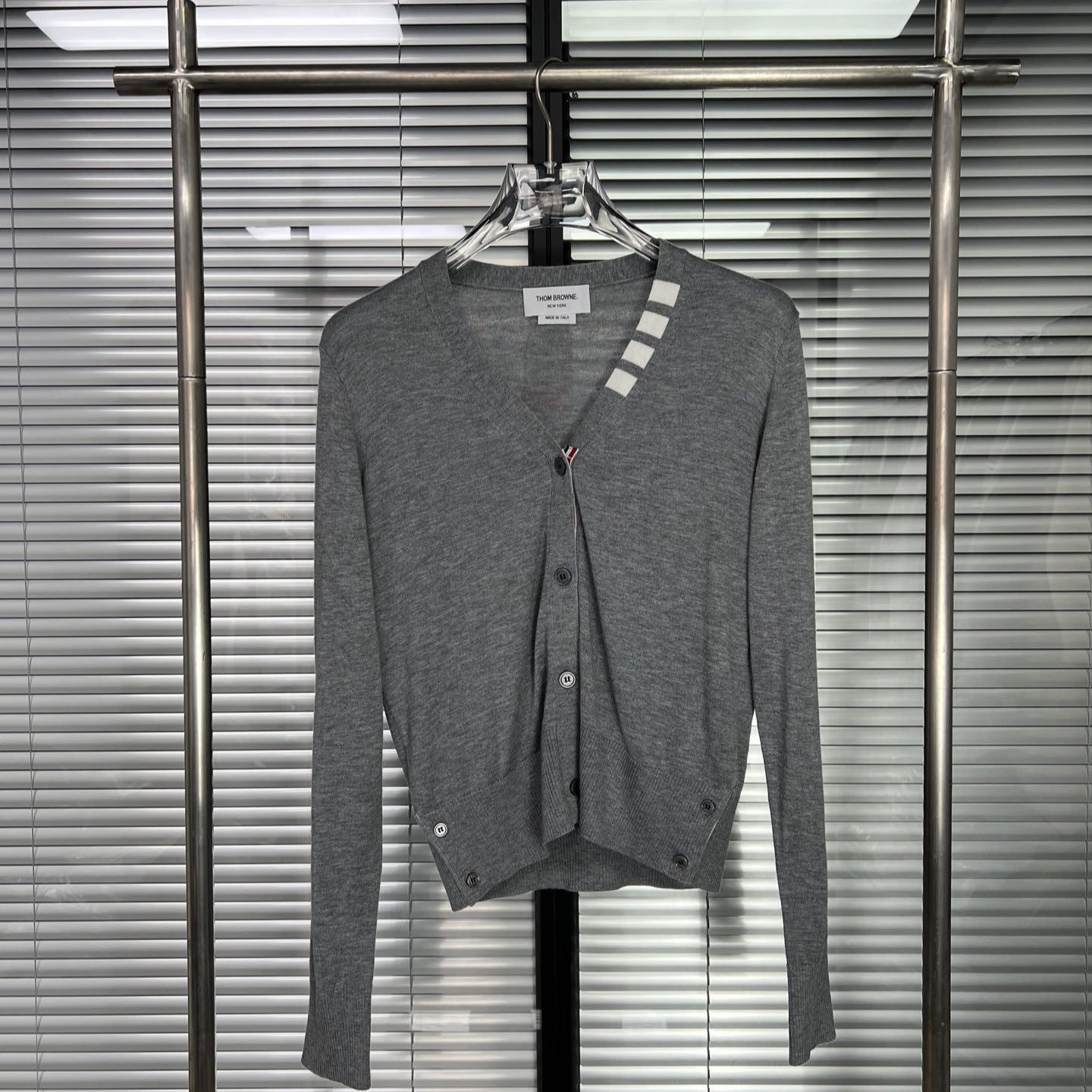 Puppy V-neck short sleeves(副本) THOM TREND