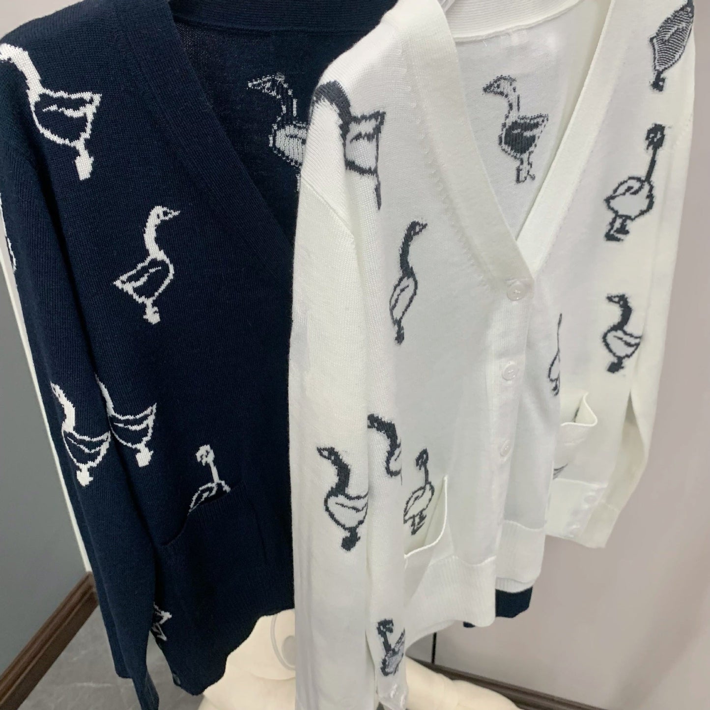 2025SS Women's Swan Intarsia Knit Cardigan THOM TREND