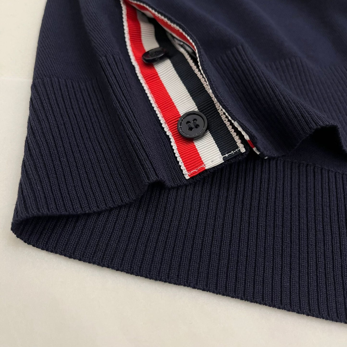 Puppy V-neck short sleeves(副本) THOM TREND