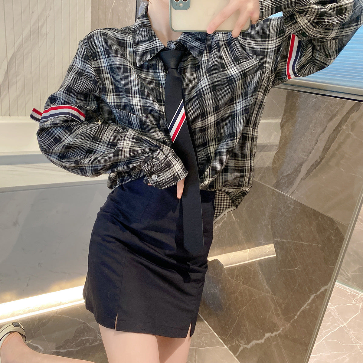 V-neck knitted cardigan(复制) THOM TREND