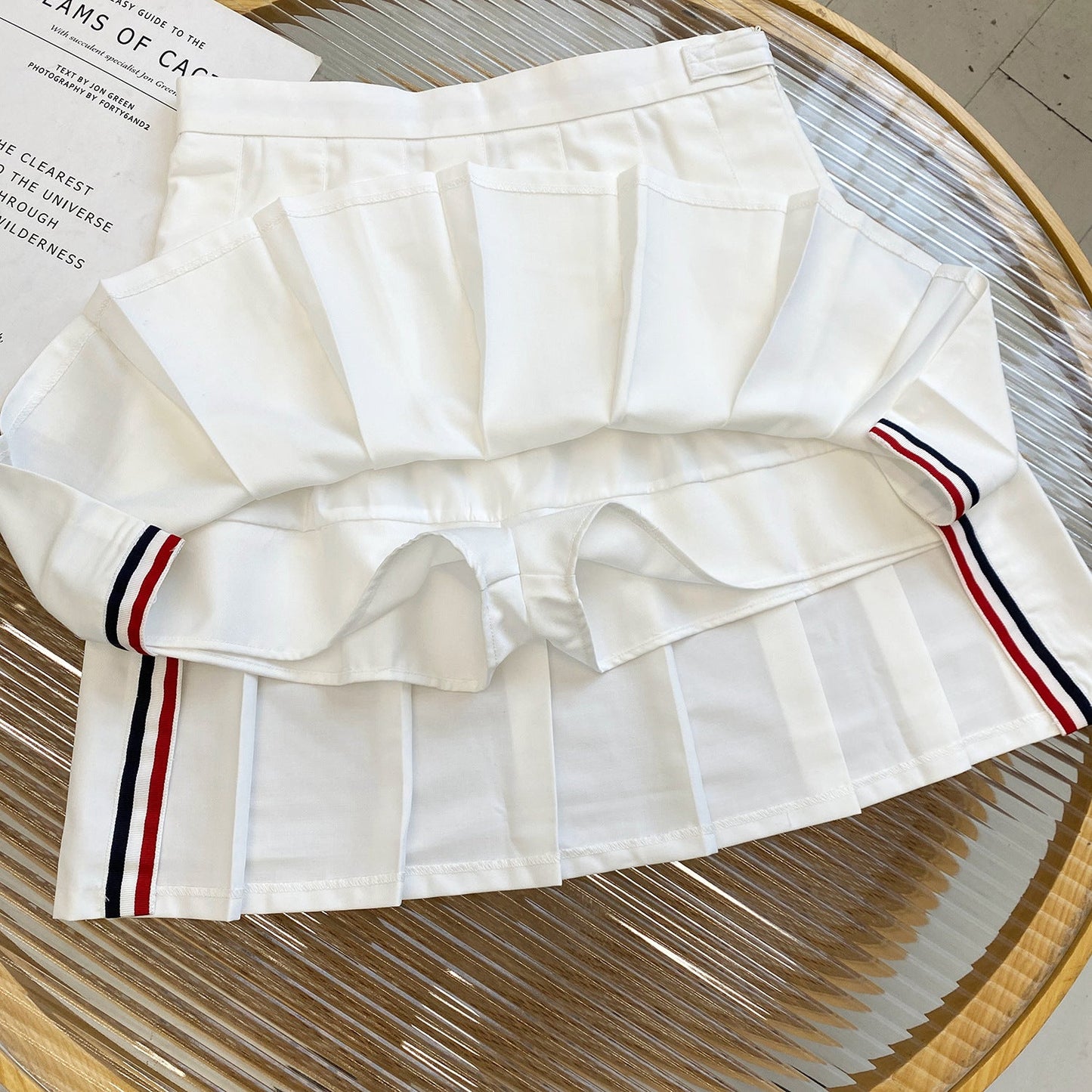 Unisex Gray and White Stripes(副本) THOM TREND