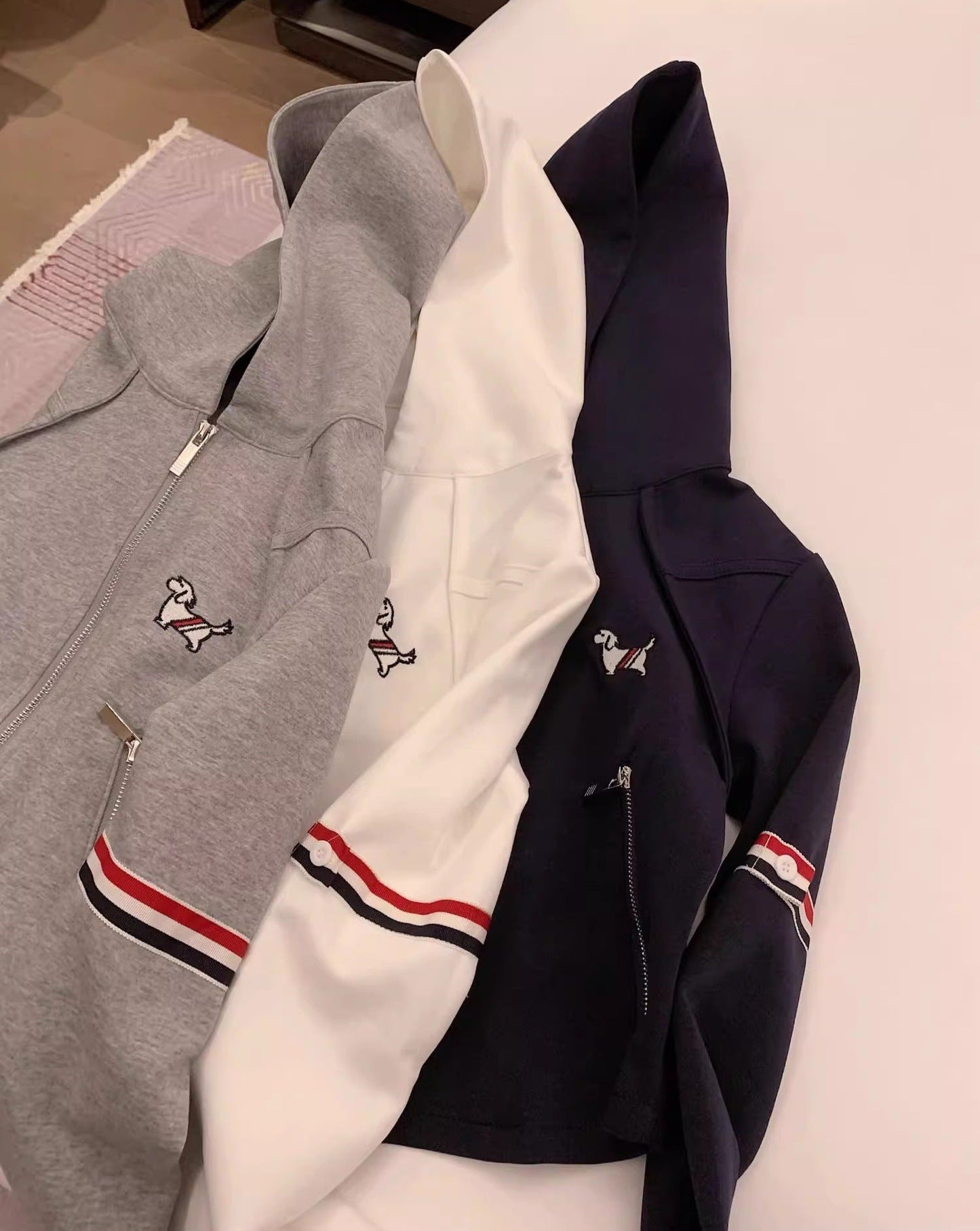 THOM Women's Puppy Embroidery Set THOM TREND