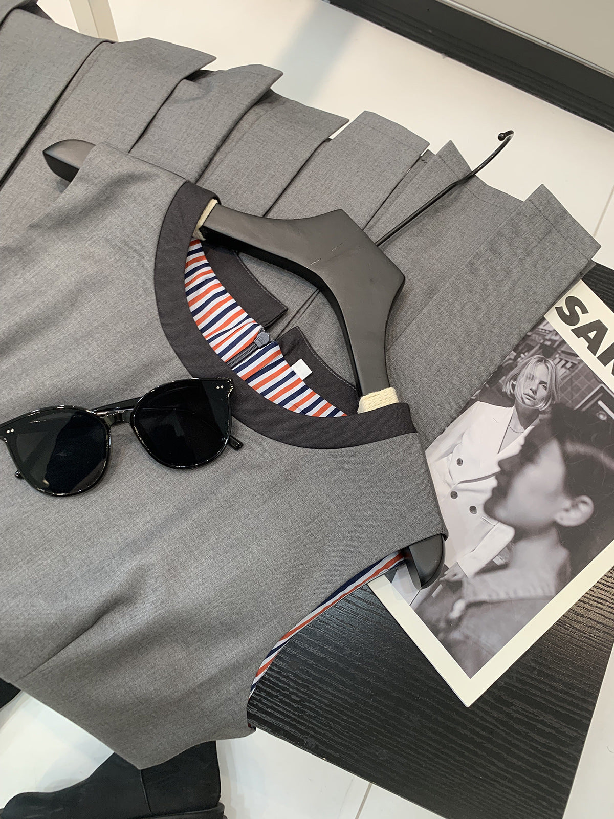 V-neck knitted cardigan(复制) THOM TREND