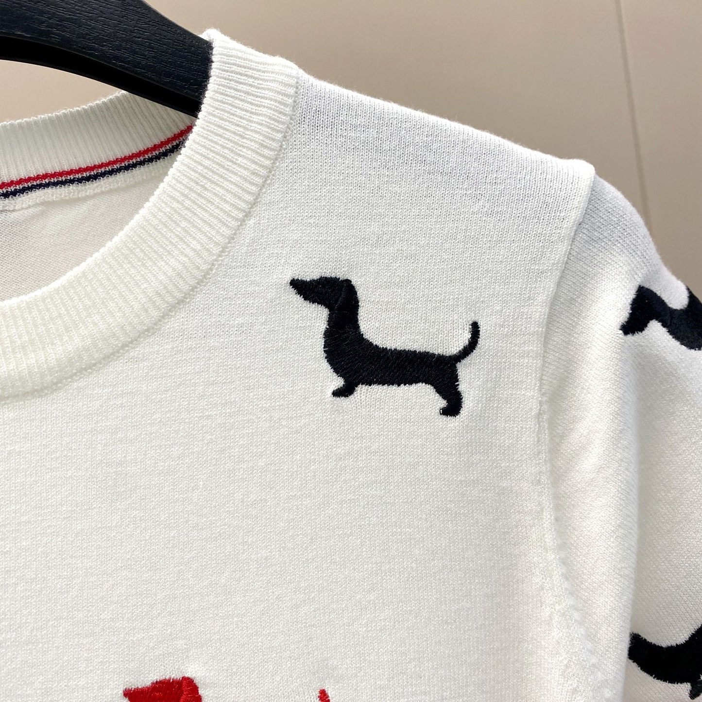 Puppy V-neck short sleeves(副本) THOM TREND