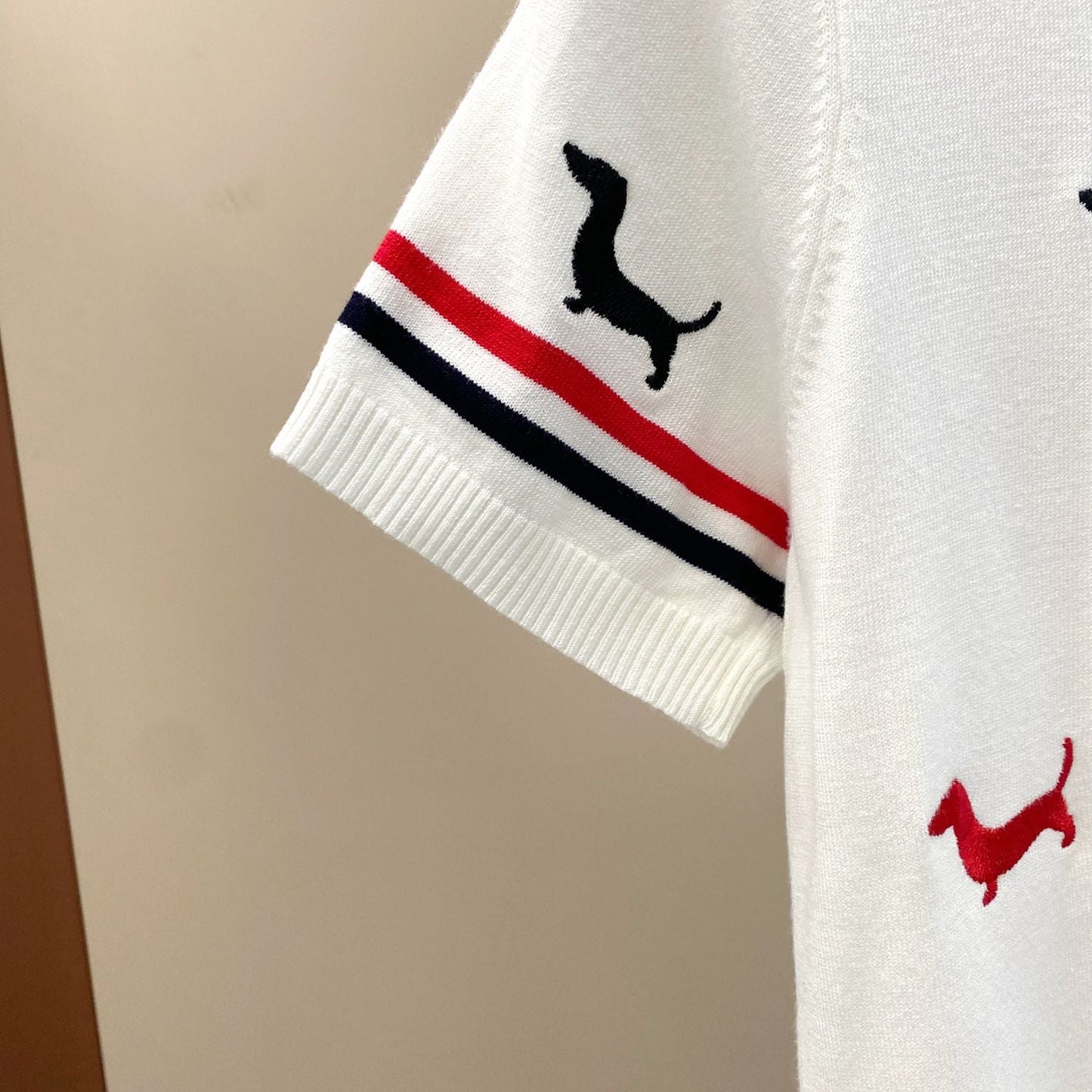 Puppy V-neck short sleeves(副本) THOM TREND