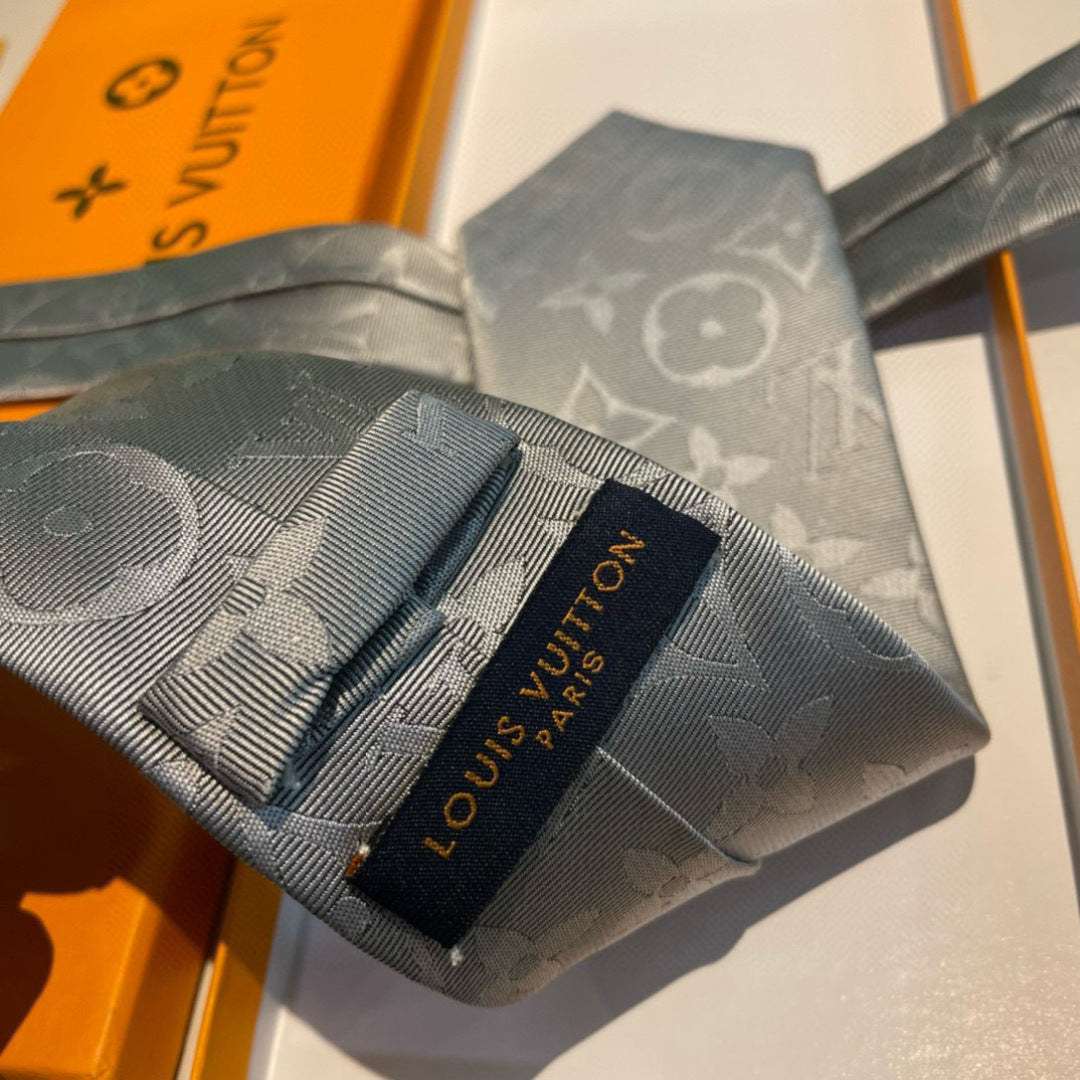 Louis Vuitton Style Men's Monogram Gradient Silk Tie - Detail Image 4