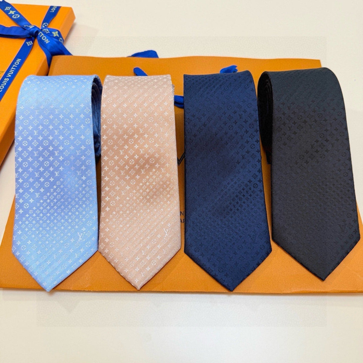 Louis Vuitton Style Men's Textured Silk Tie - Detail Image 3