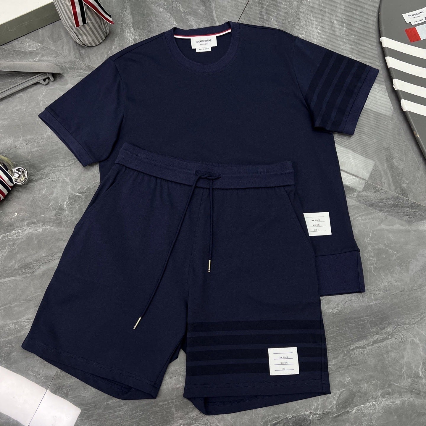 Colorblock Wave-Stripe Polo Tee – Unisex Summer Short Sleeve（副本） THOM TREND