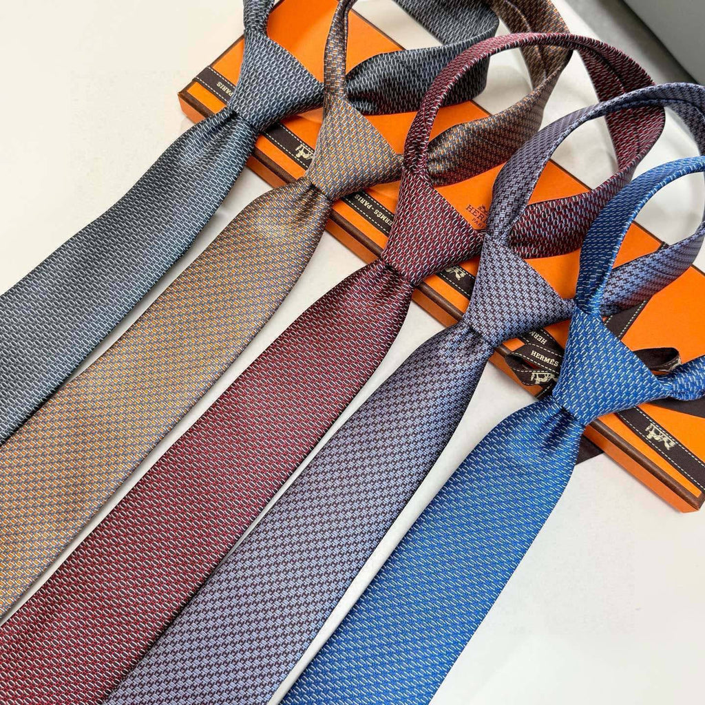 Hermes Style Men's Micro Geometric Silk Tie - Detail Image 2
