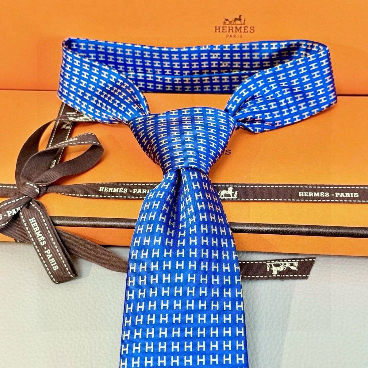 Hermes Style Men's H Pattern Woven Silk Tie - Detail Image 12