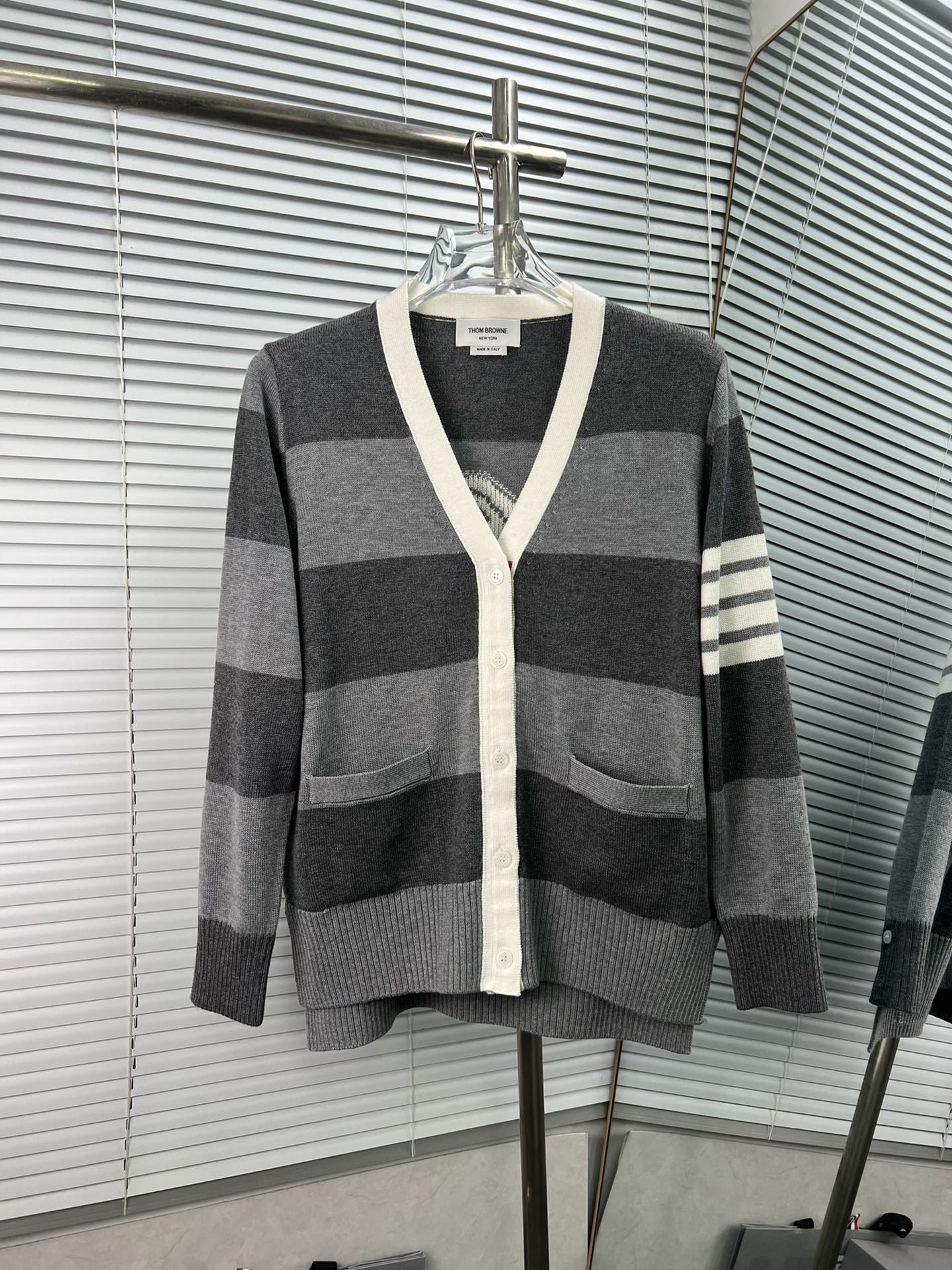 2025SS Back embroidered flowers THOM TREND