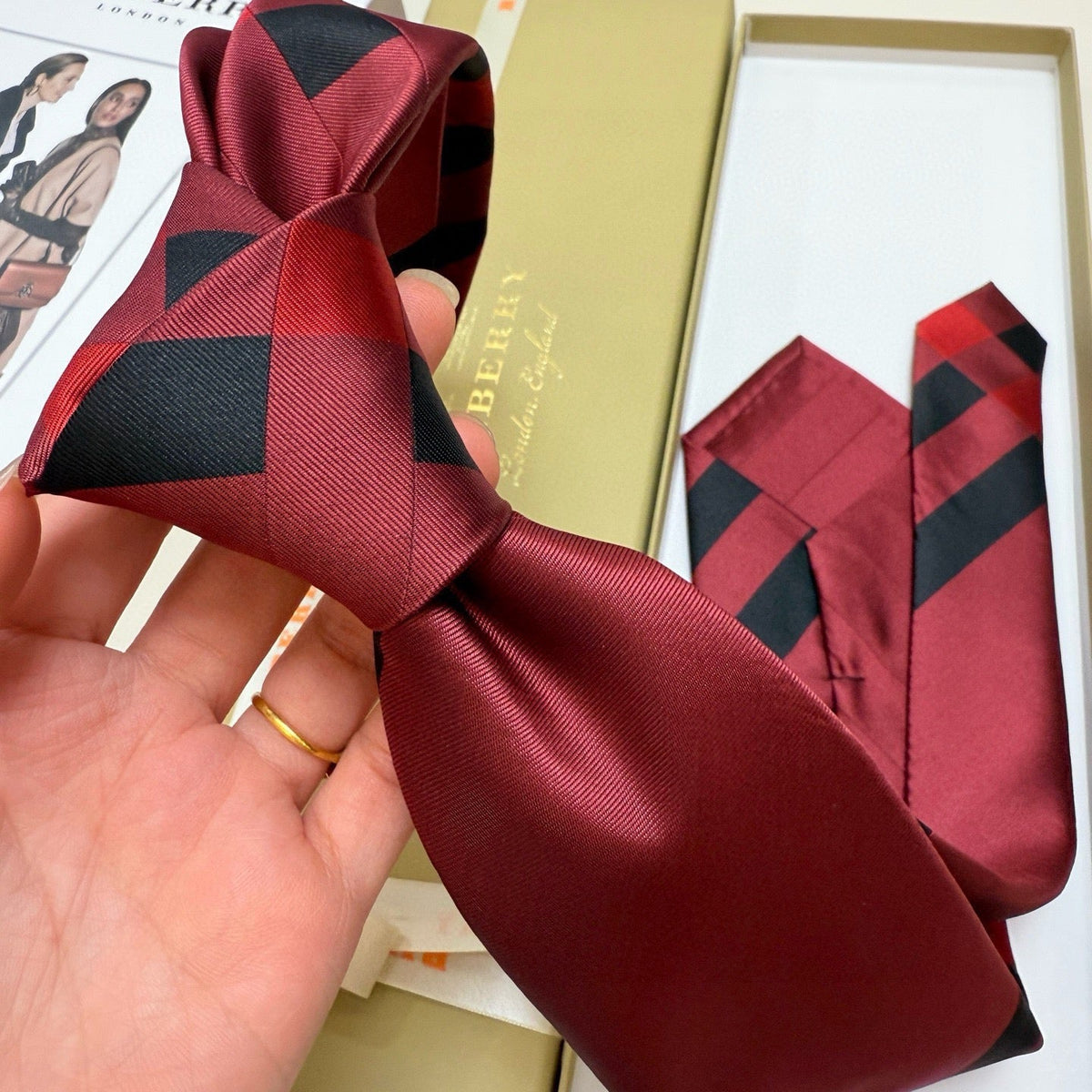 Burberry Style Men's Check Silk Tie - Detail Image 4
