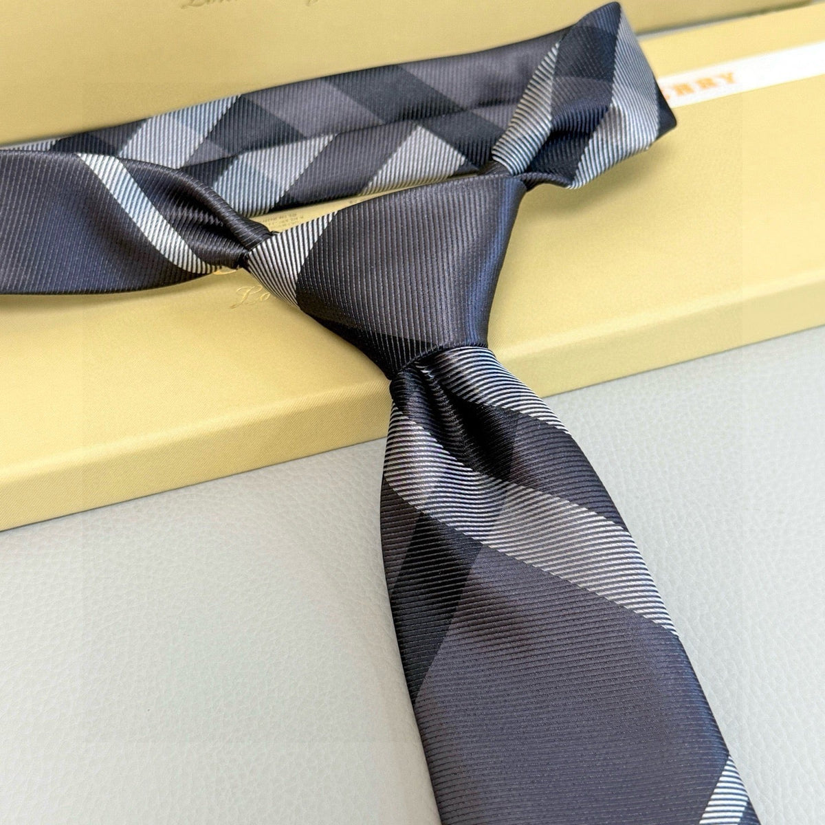 Burberry Style Men's Check Silk Tie - Detail Image 9