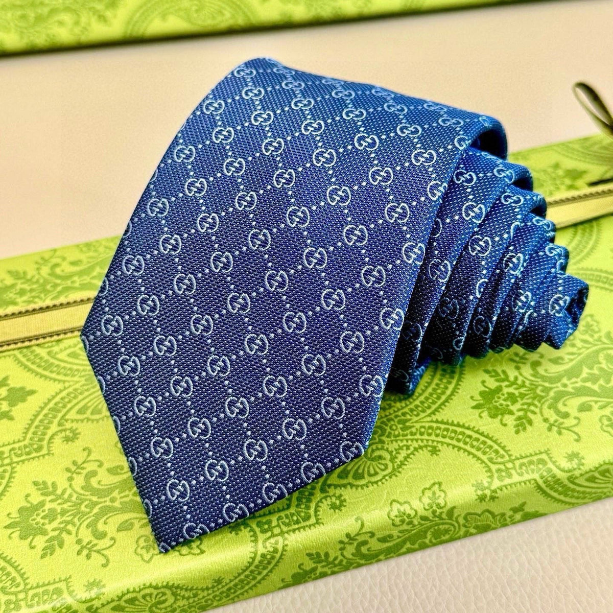Gucci Style Men's GG Diamond Jacquard Silk Tie - Detail Image 9