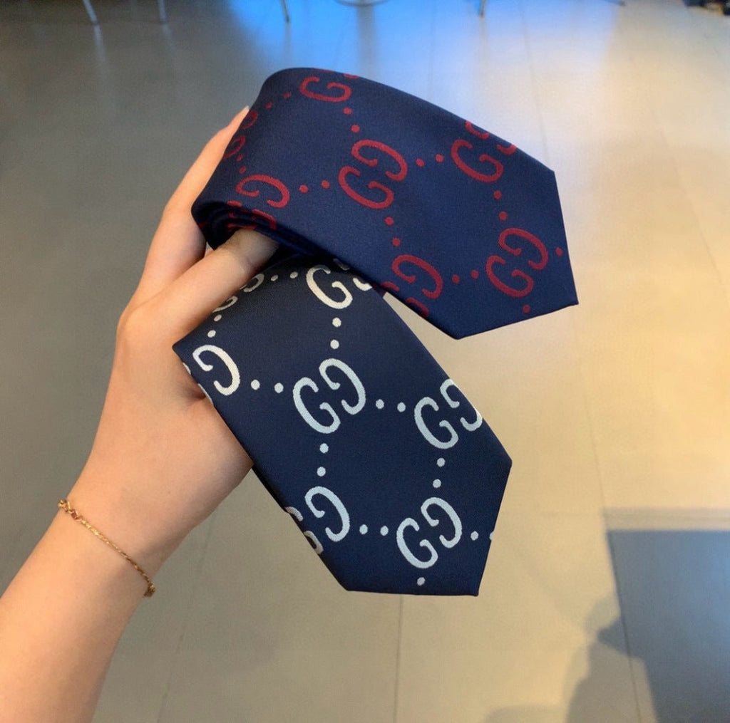 Gucci Style Men's Oversized GG Silk Tie - Detail Image 2