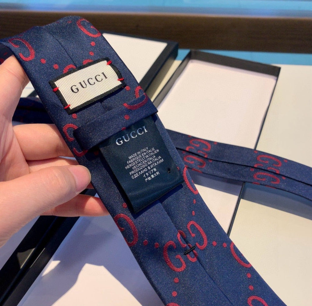Gucci Style Men's Oversized GG Silk Tie - Detail Image 5