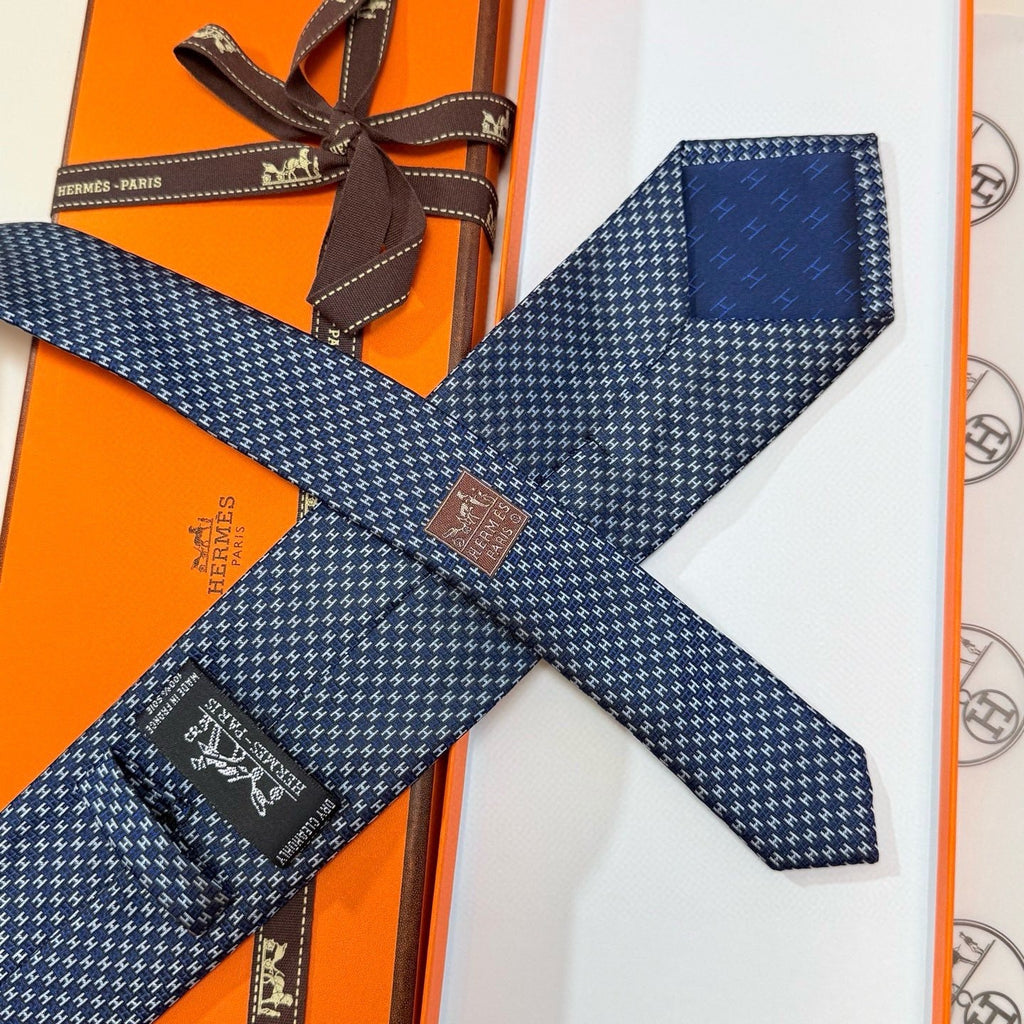 Hermès Style Men's Micro Pattern Silk Tie - Detail Image 3