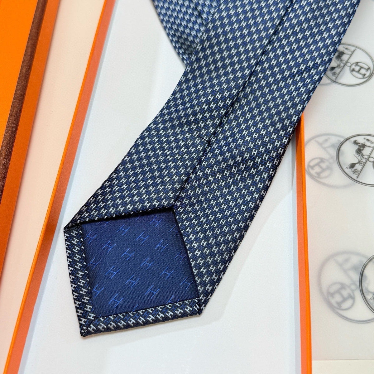 Hermès Style Men's Micro Pattern Silk Tie - Detail Image 6