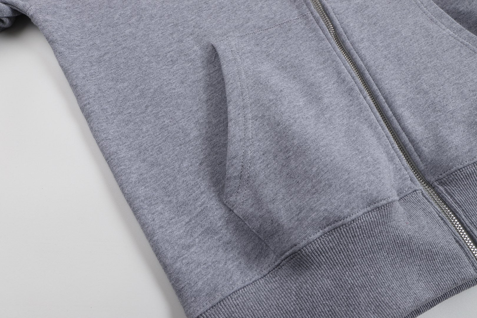 2026 AMI PARIS  Unisex Cardigan THOM TREND