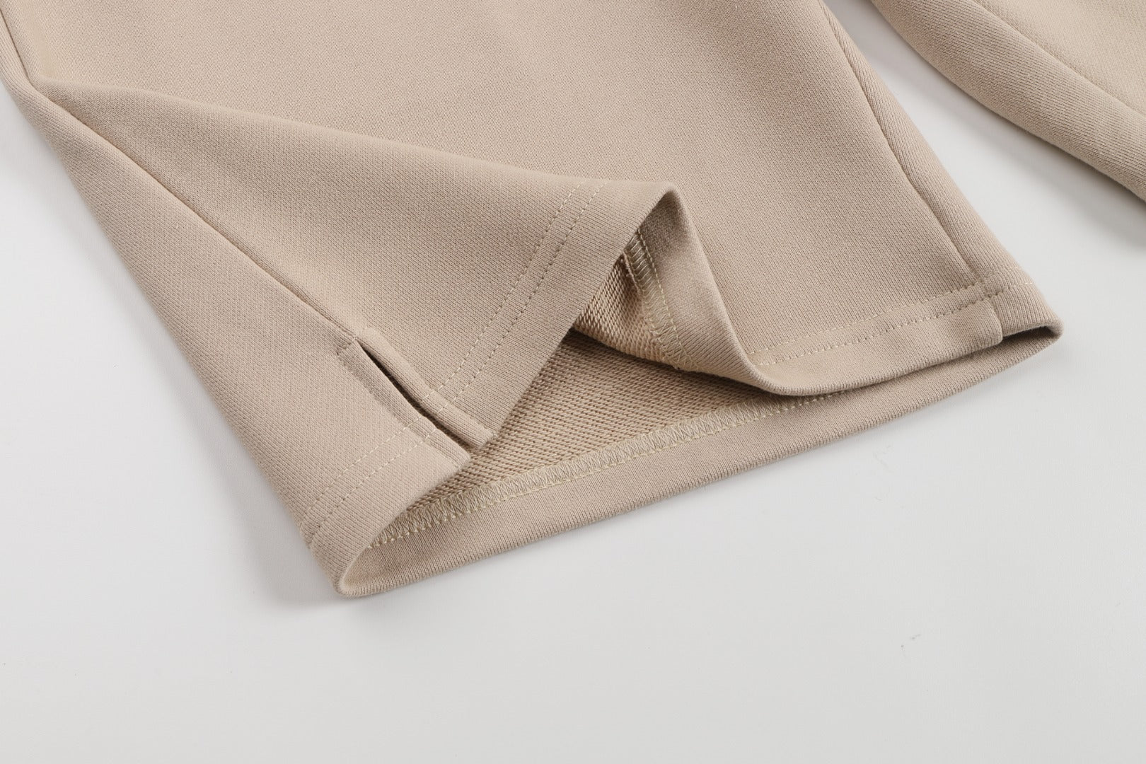 2026 AMI PARIS  Unisex  Shorts THOM TREND