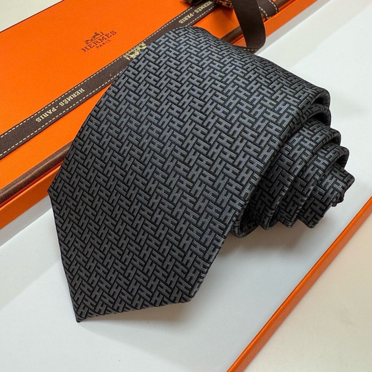 Hermès Style Men's Textured Silk Tie - Detail Image 2