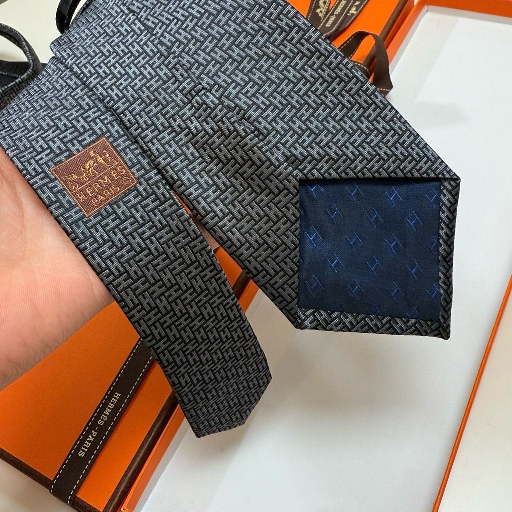 Hermès Style Men's Textured Silk Tie - Detail Image 5