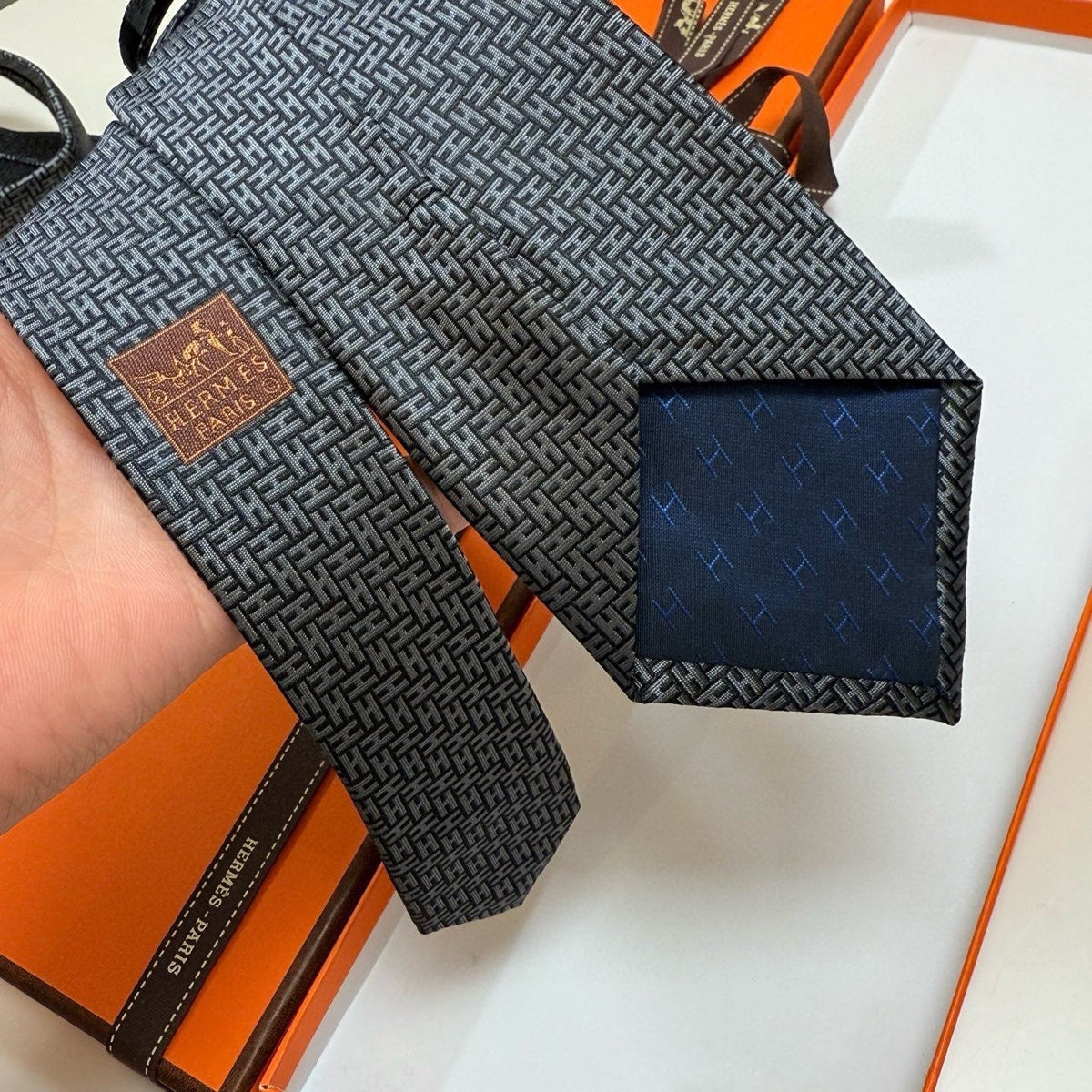 Hermès Style Men's Textured Silk Tie - Detail Image 5