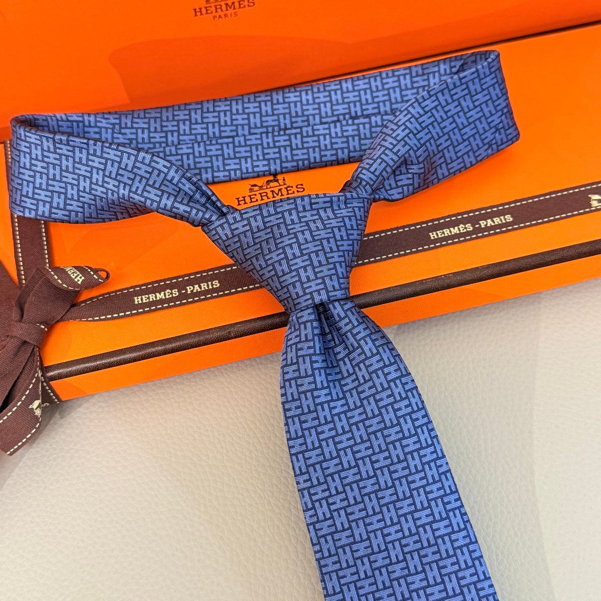Hermès Style Men's Textured Silk Tie - Detail Image 8
