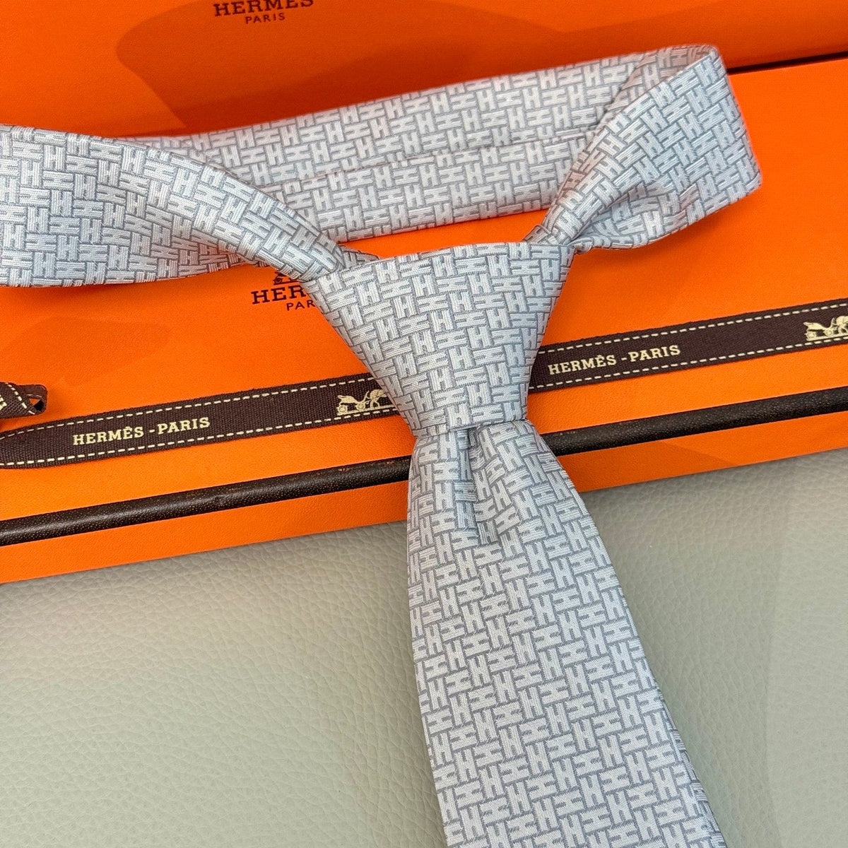 Hermès Style Men's Textured Silk Tie - Detail Image 9