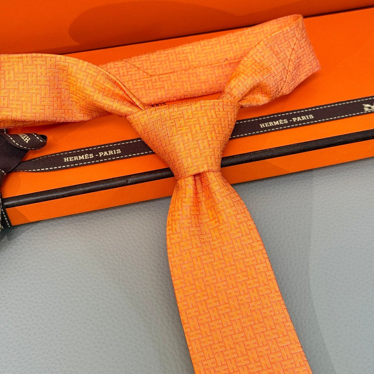 Hermès Style Men's Textured Silk Tie - Detail Image 11