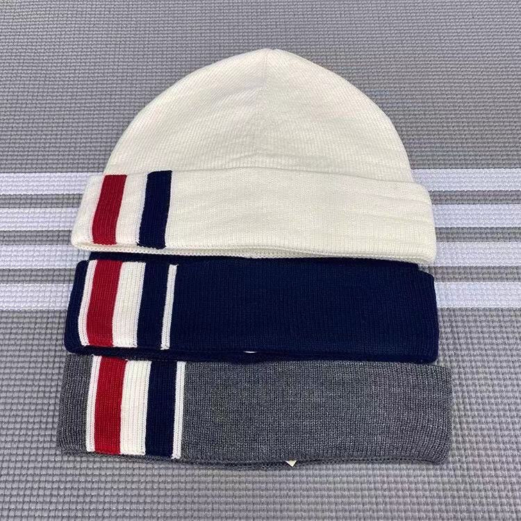 Unisex knitted hat THOM TREND