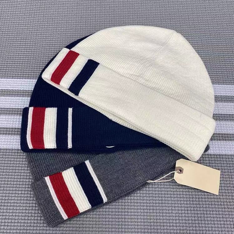 Unisex knitted hat THOM TREND
