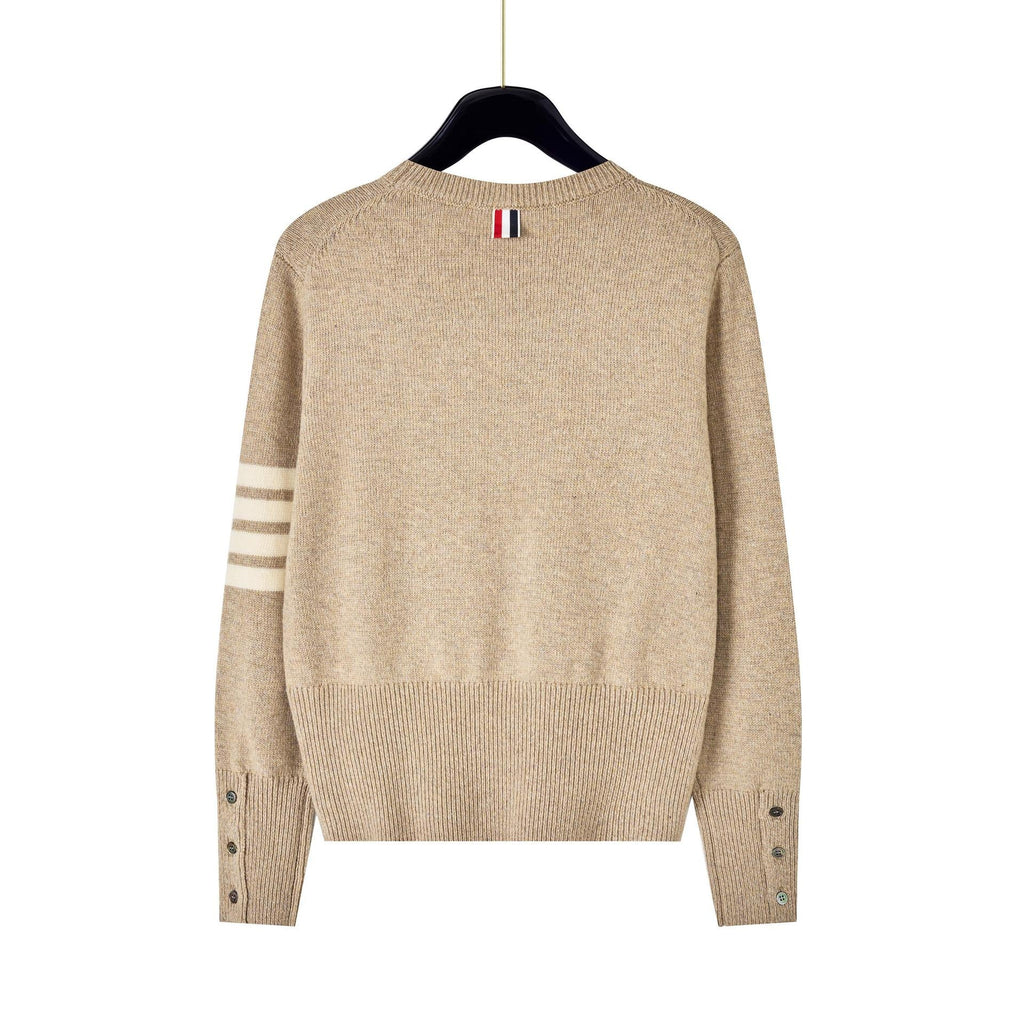 Bow-knitted sweater + short skirt - Image 6
