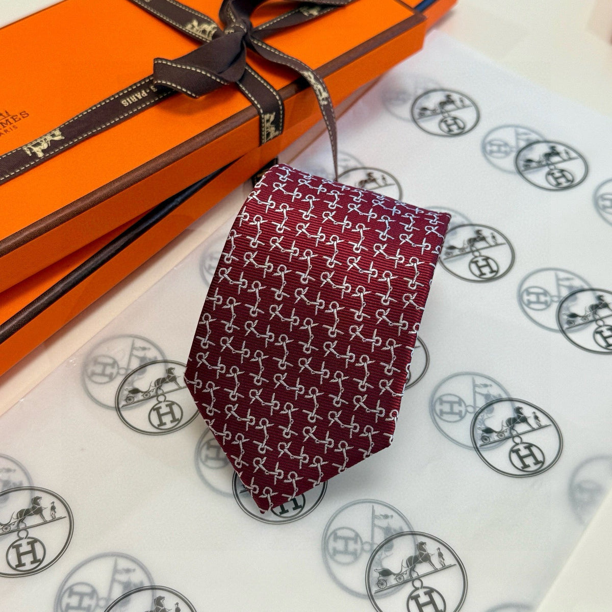 Hermes Style Men's Houndstooth Pattern Silk Tie - Detail Image 2