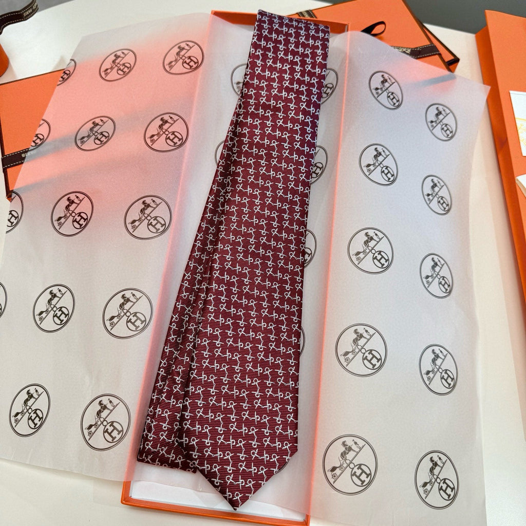 Hermes Style Men's Houndstooth Pattern Silk Tie - Detail Image 3