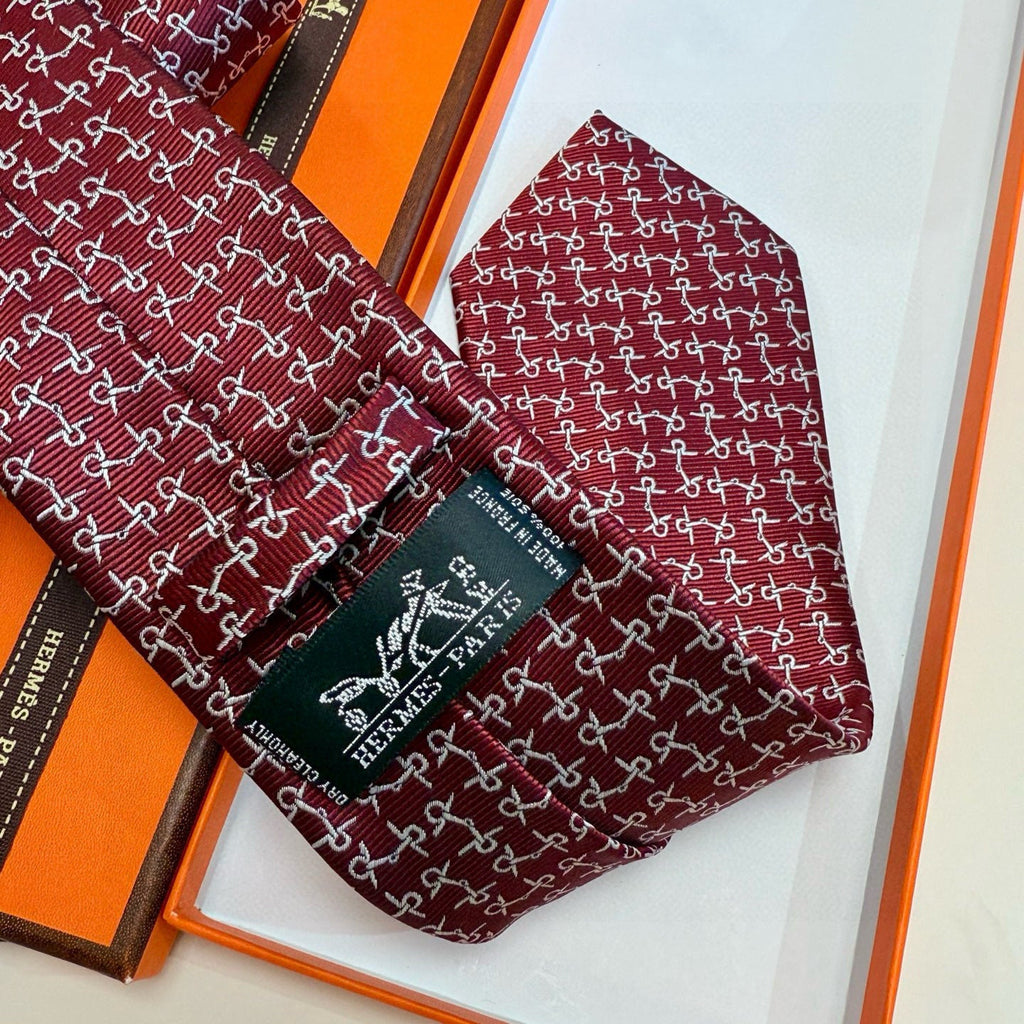 Hermes Style Men's Houndstooth Pattern Silk Tie - Detail Image 7