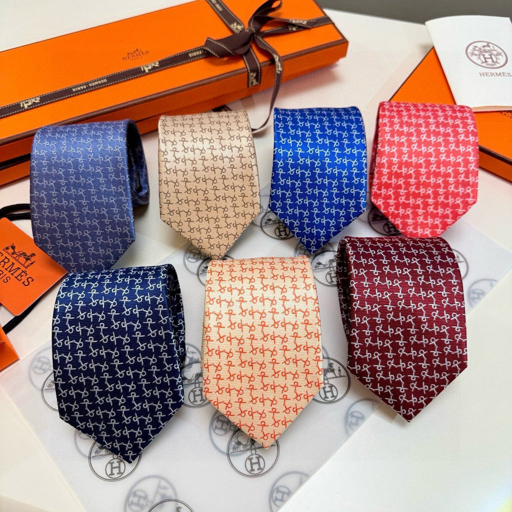 Hermes Style Men's Houndstooth Pattern Silk Tie - Main Image