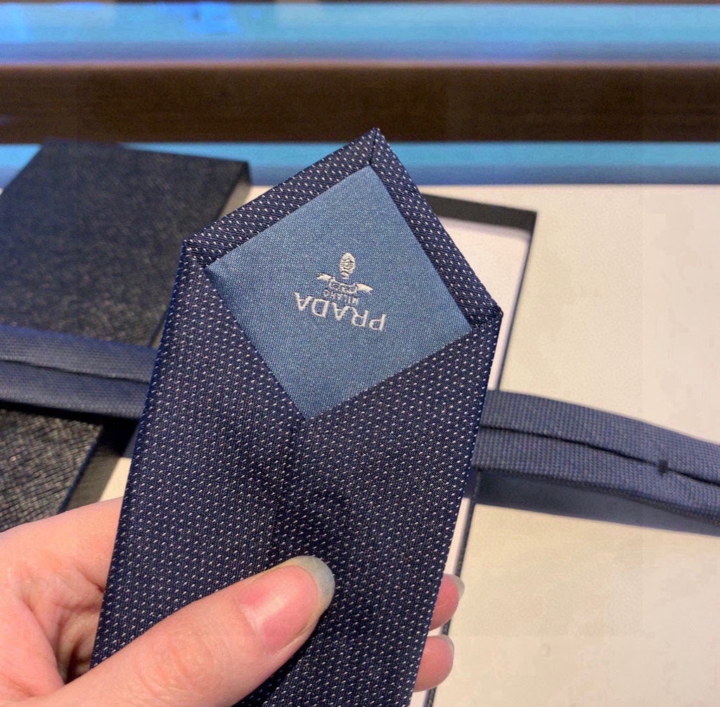 Prada Style Men's Solid Navy Silk Tie - Detail Image 4
