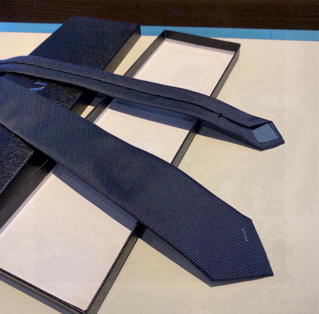 Prada Style Men's Solid Navy Silk Tie - Detail Image 6