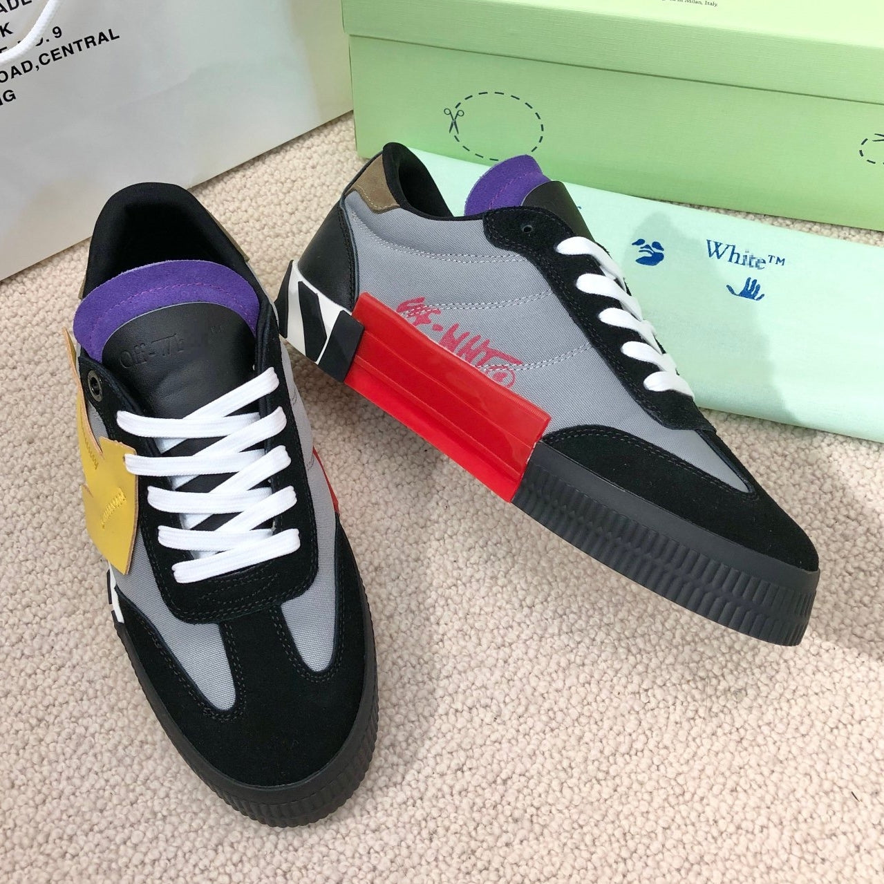 OFF-Whlte Arrow Sneakers#27 4-Bar