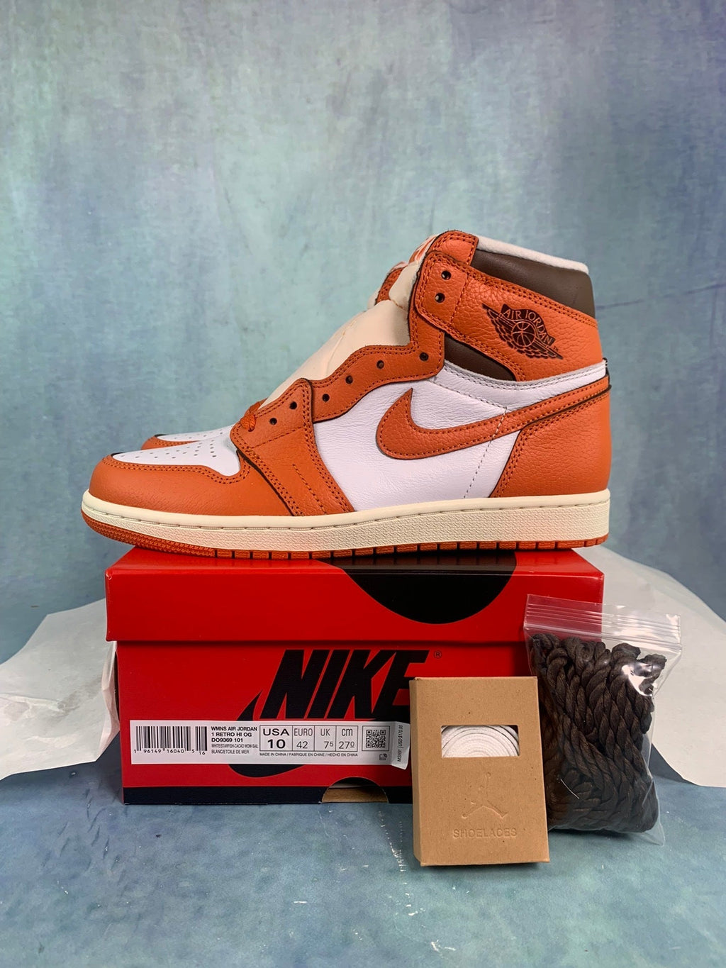 Air Jordan 1 High White-Orange Unisex Sneakers detail view 2