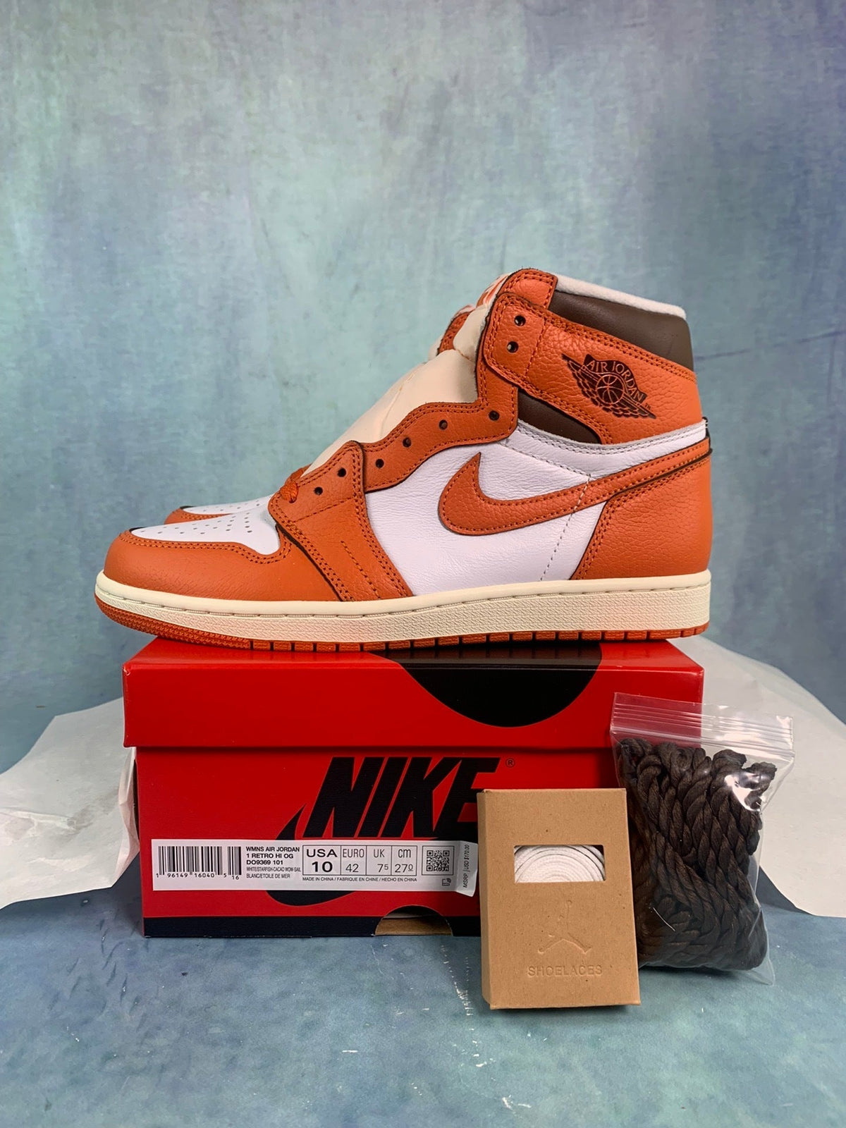 Air Jordan 1 High White-Orange Unisex Sneakers detail view 2