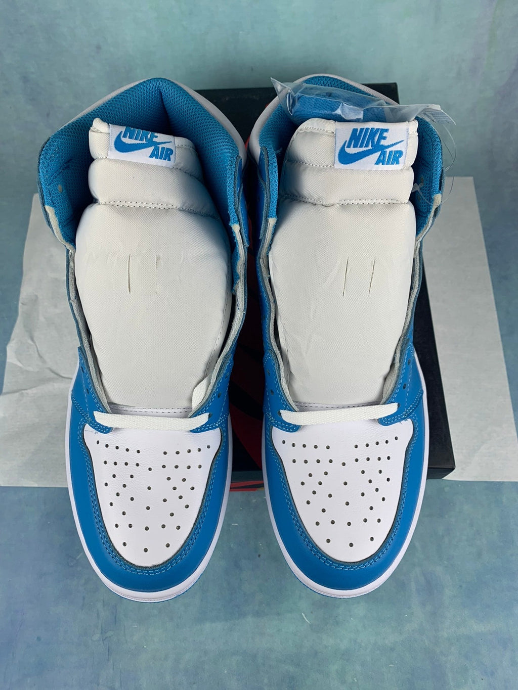Air Jordan 1 High UNC Blue Unisex Sneakers detail view 3