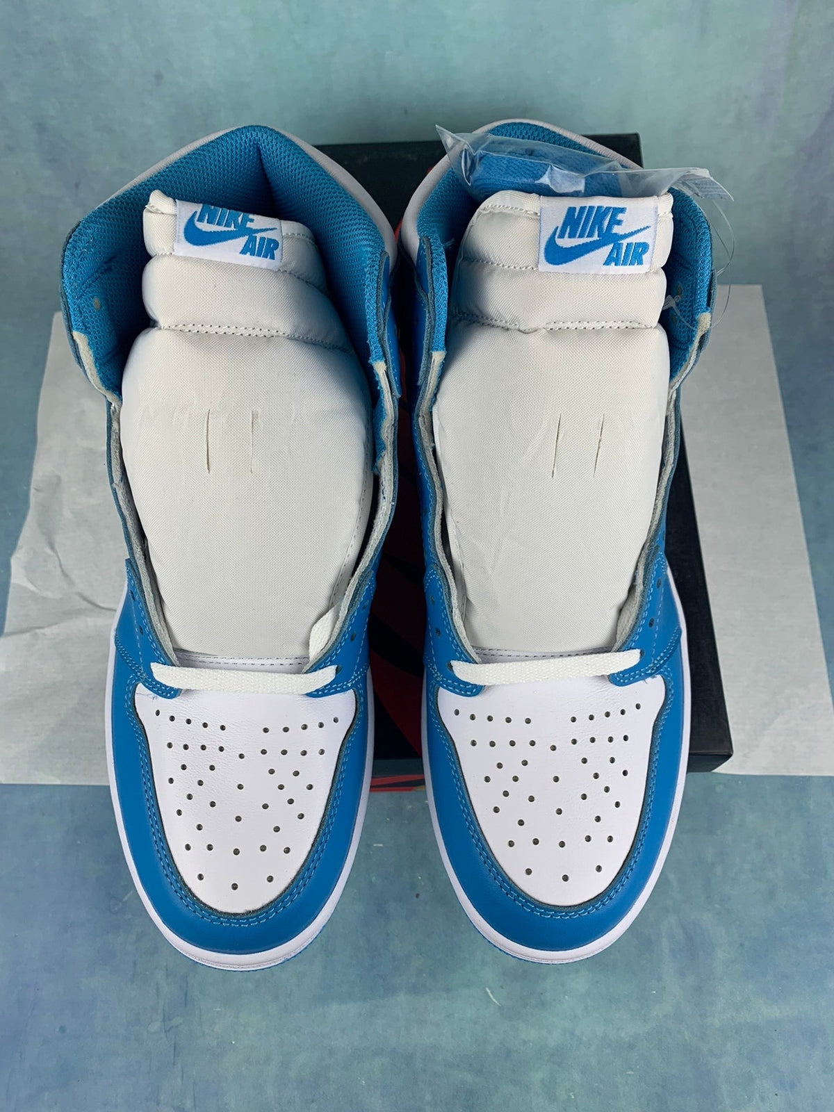 Air Jordan 1 High UNC Blue Unisex Sneakers detail view 3