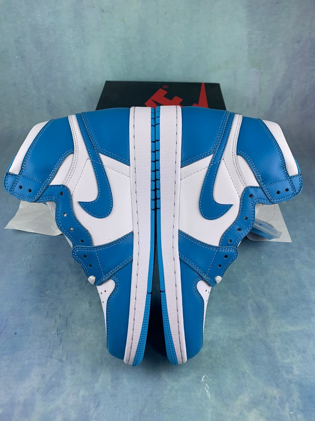 Air Jordan 1 High UNC Blue Unisex Sneakers detail view 4